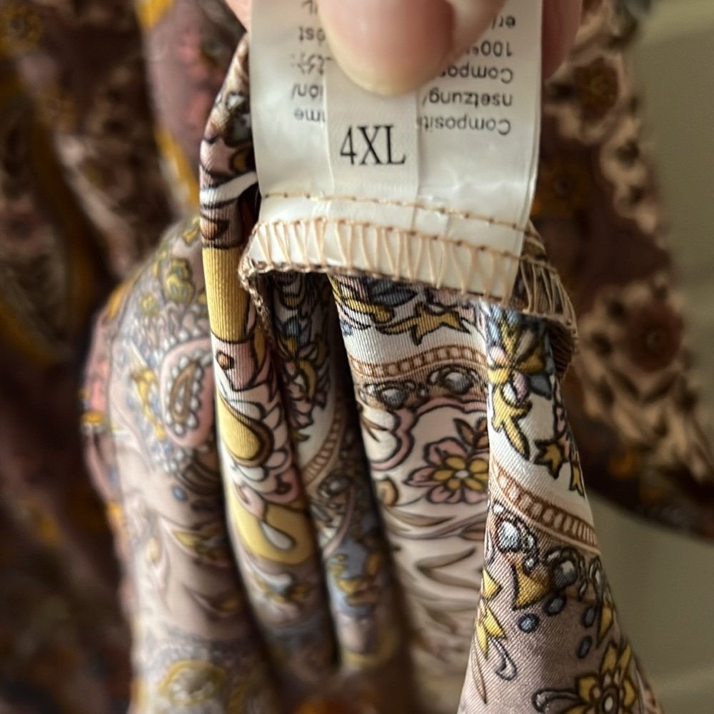 Floral Top - Picture 3 of 5